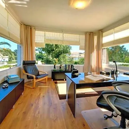 Alvor Sleeps 8 Pool Air Con Wifi ヴィラ ポルティマン