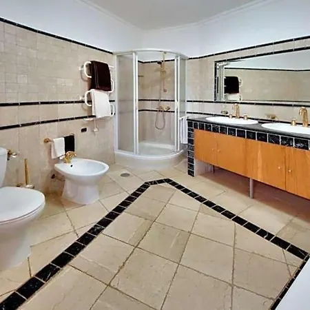 Alvor Sleeps 8 Pool Air Con Wifi Portimao