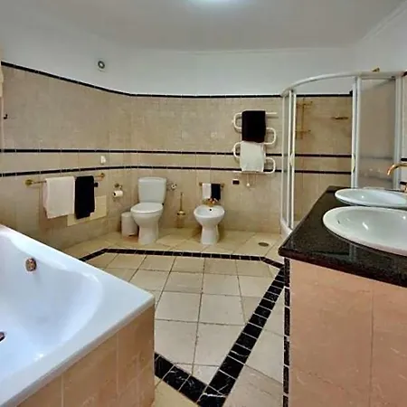 Alvor Sleeps 8 Pool Air Con Wifi Portimao
