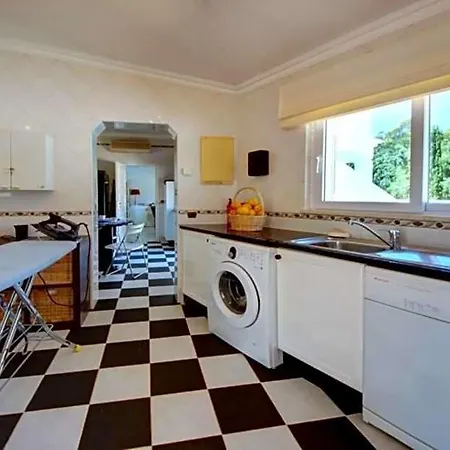 Alvor Sleeps 8 Pool Air Con Wifi Βίλα